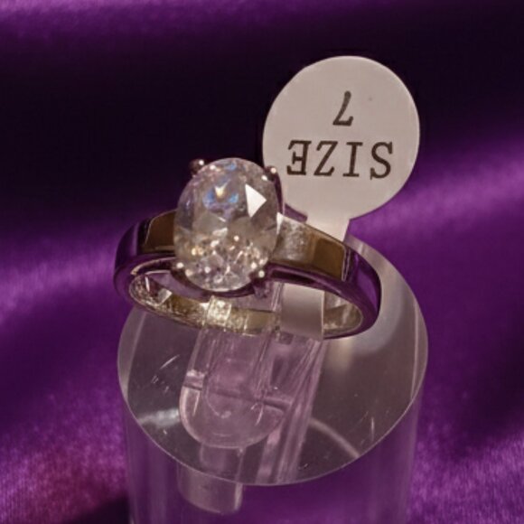 White Sapphire 2 Carat Solitaire Silver Tone Fashion Ring Size 7 NWOT - Picture 2 of 8